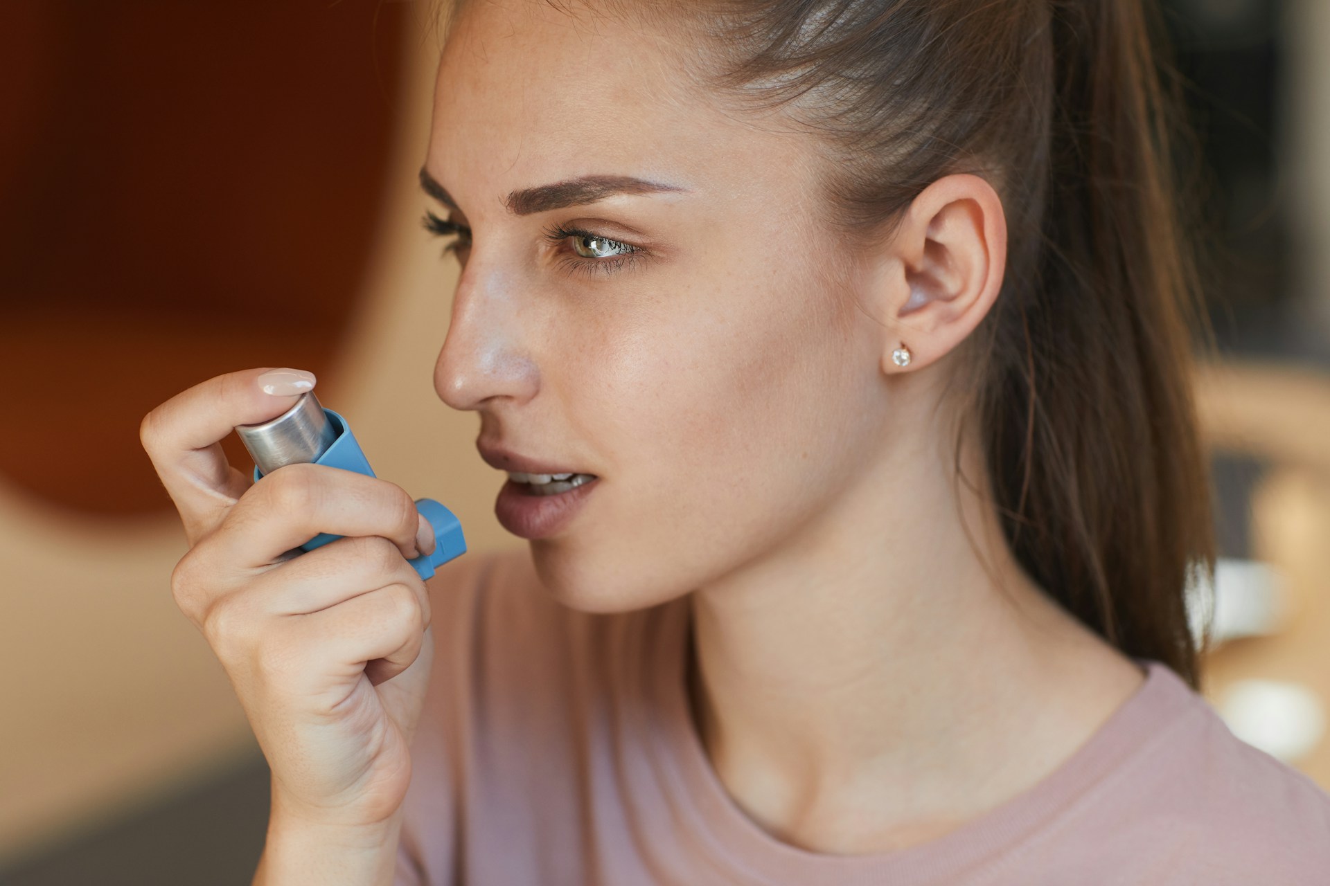 Asthma Attacks in Adults & Kids: Warning Signs, Inhaler Tips & When It’s an Emergency